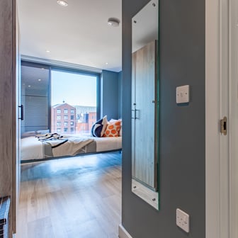 Premium En Suite City View - Image 7